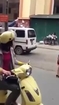 Quick beating and apprehension of a female thief in Vietnam.
